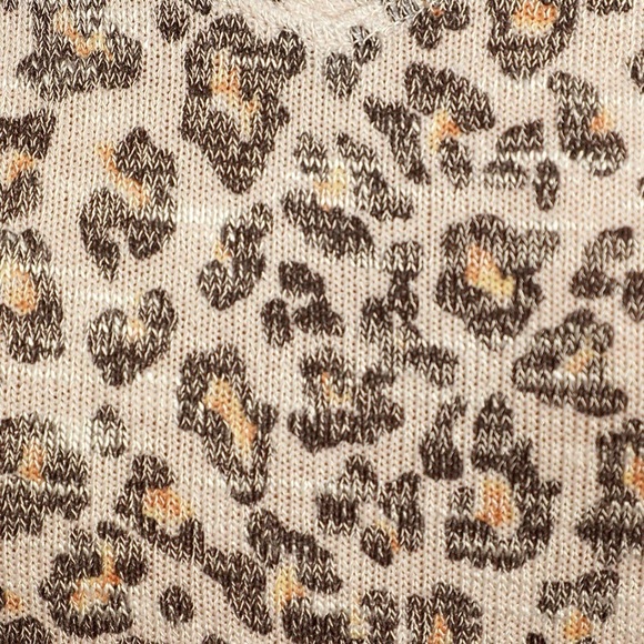 ‘Kailey Beige’ Relaxed V Neck Leopard Tee - Picture 4 of 7